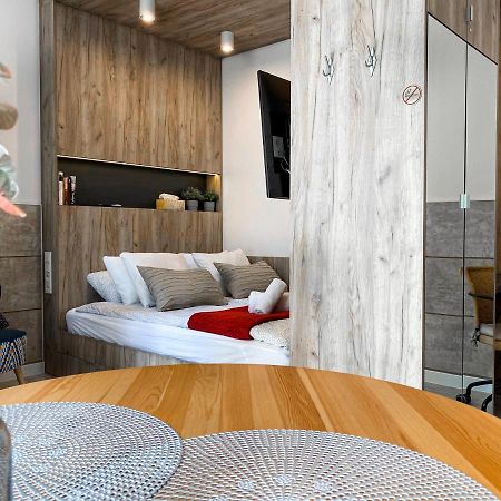 Beautiful Studio For Couples With Air Conditioning - Old Town & Main Station كراكوفيا المظهر الخارجي الصورة