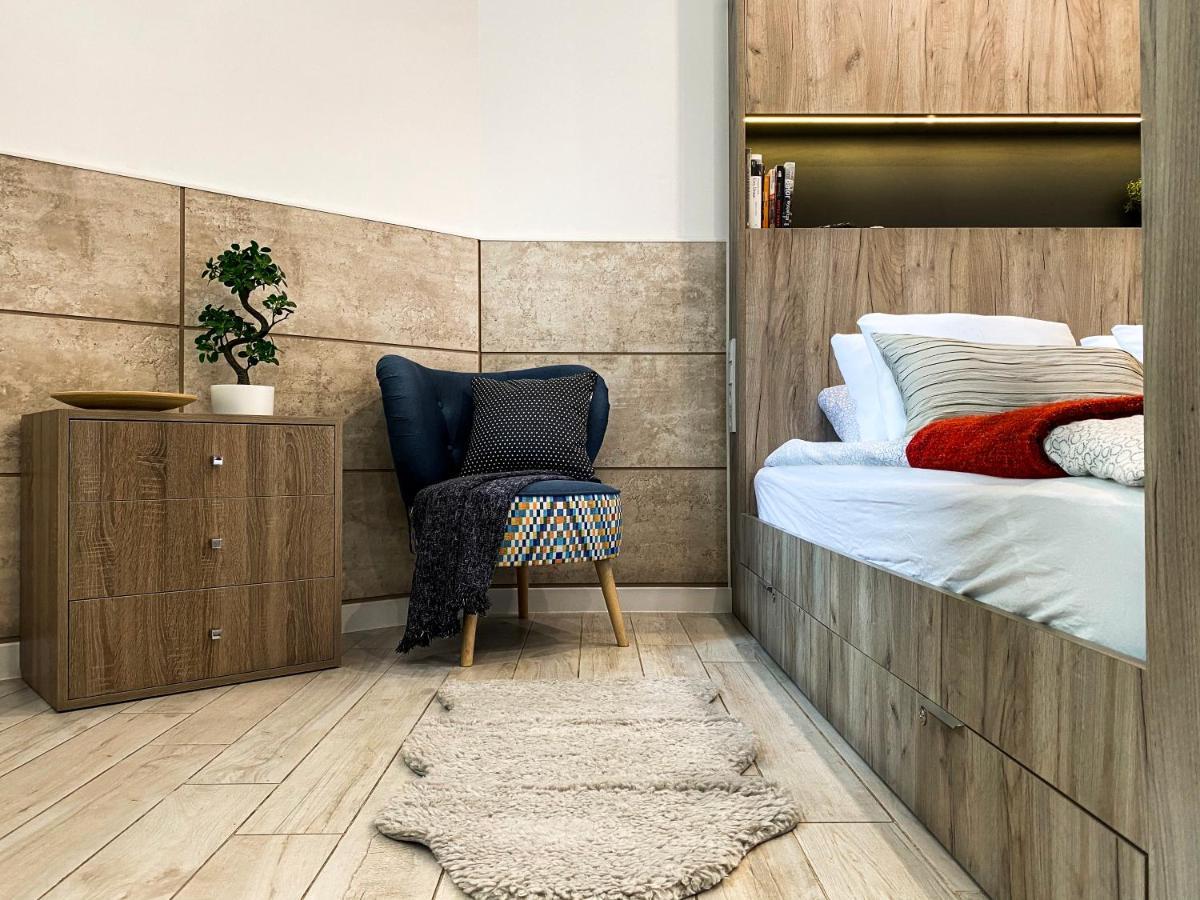Beautiful Studio For Couples With Air Conditioning - Old Town & Main Station كراكوفيا المظهر الخارجي الصورة