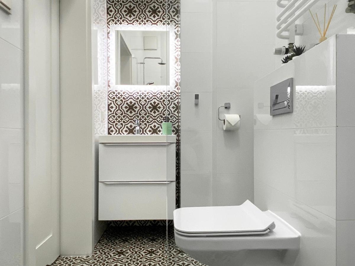 Beautiful Studio For Couples With Air Conditioning - Old Town & Main Station كراكوفيا المظهر الخارجي الصورة